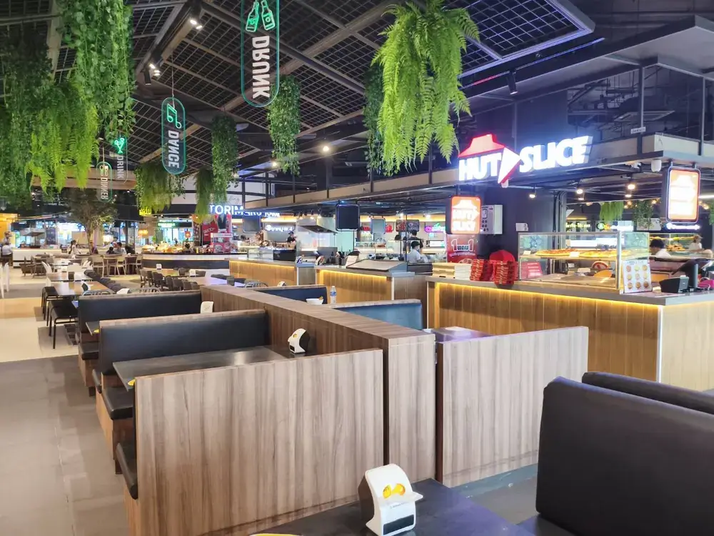 プナウィティのトゥルー デジタルパーク（true Digital park）のフードコート
