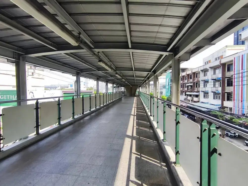 プナウィティ駅からのスカイウォーク
