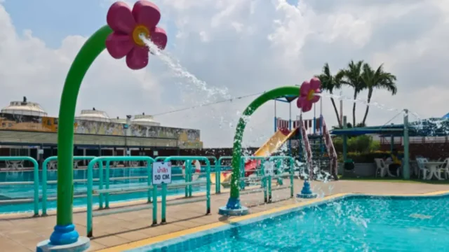 インペリアルワールドサムローンの屋上のプール