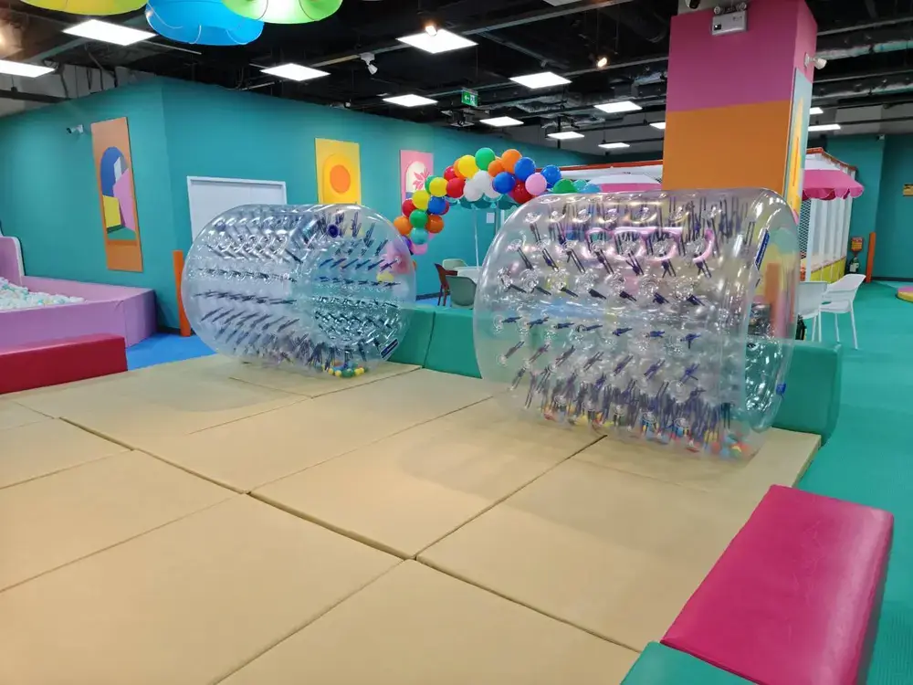 子供が中に入ってくるくる周る遊具