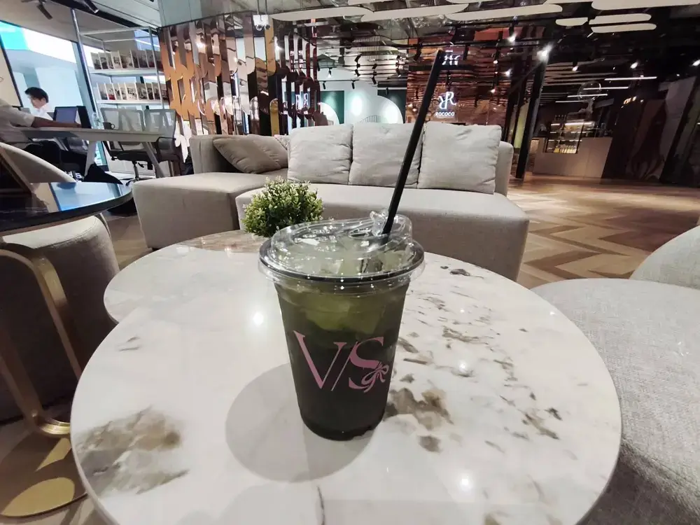 【アソーク作業カフェ穴場】V/S COFFEEの抹茶ラテ