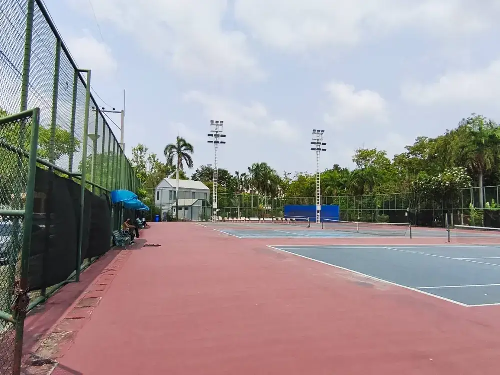 バンモッド・スポーツセンターのテニスコート