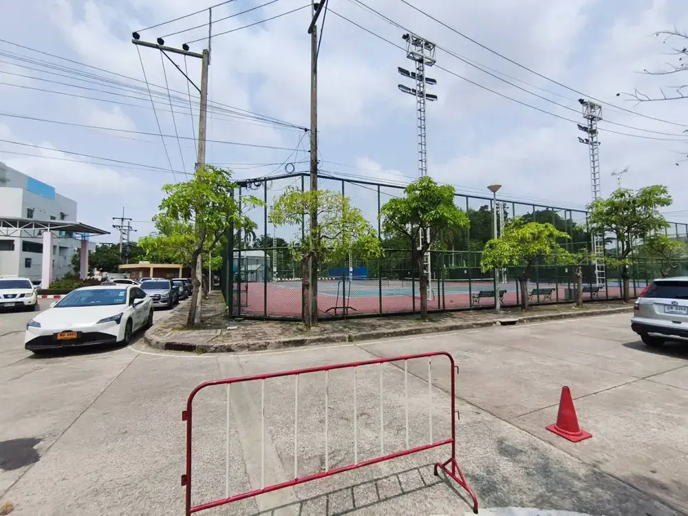バンモッド・スポーツセンターの敷地内