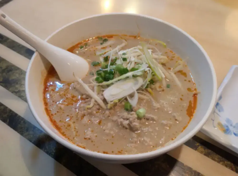 看板メニューの担々麺