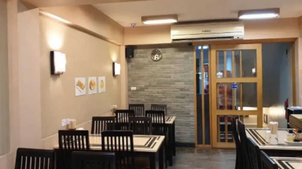 落ち着いた雰囲気の店内