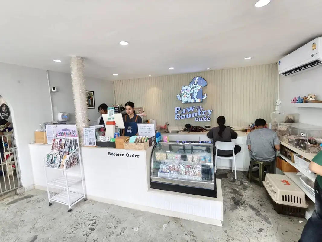 Paw Country Cafeの受付カウンターと料金確認場所
