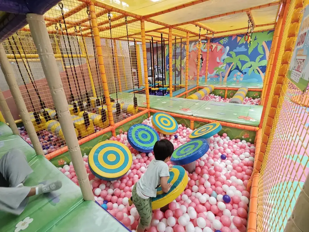 GIGAPARKのボールプール