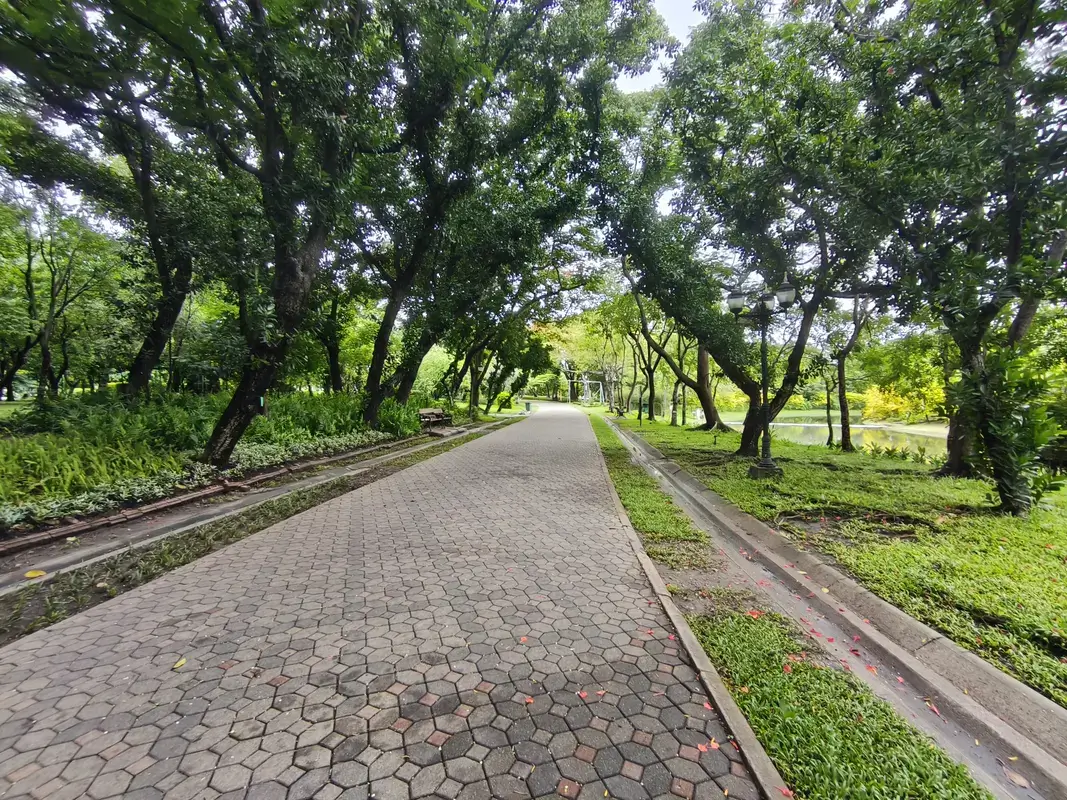 シリキット王妃公園の遊歩道