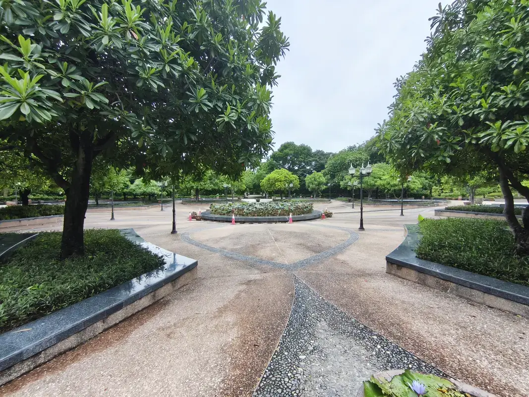 シリキット王妃公園の遊歩道