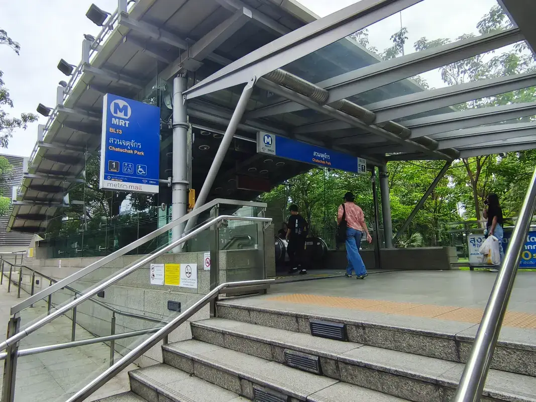 チャトチャックパーク駅出口