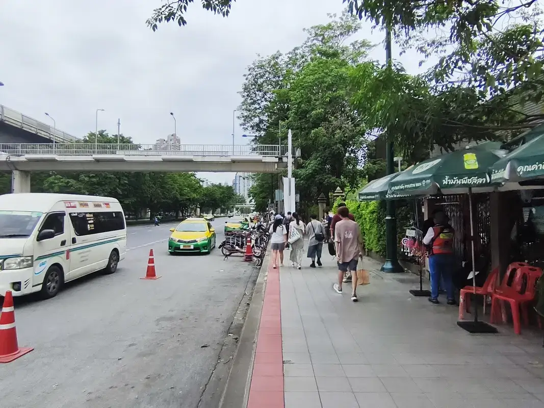 チャトチャック市場までの歩道