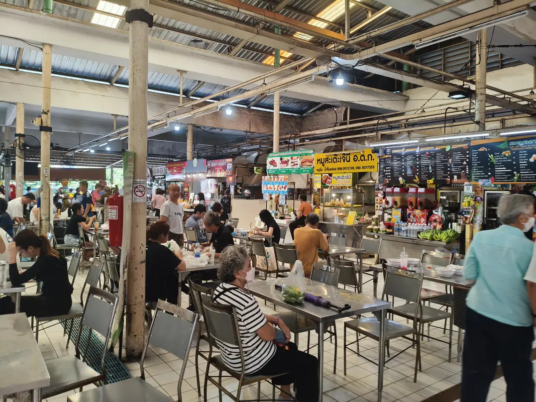 オートーコー市場のフードコート